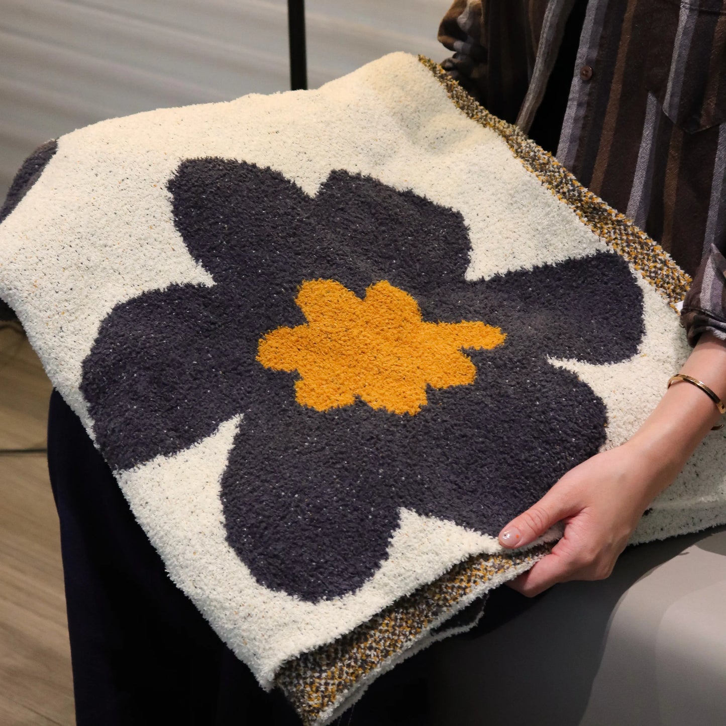 Little Summer Blanket – Handmade Sherpa Throw for Cats & Dogs