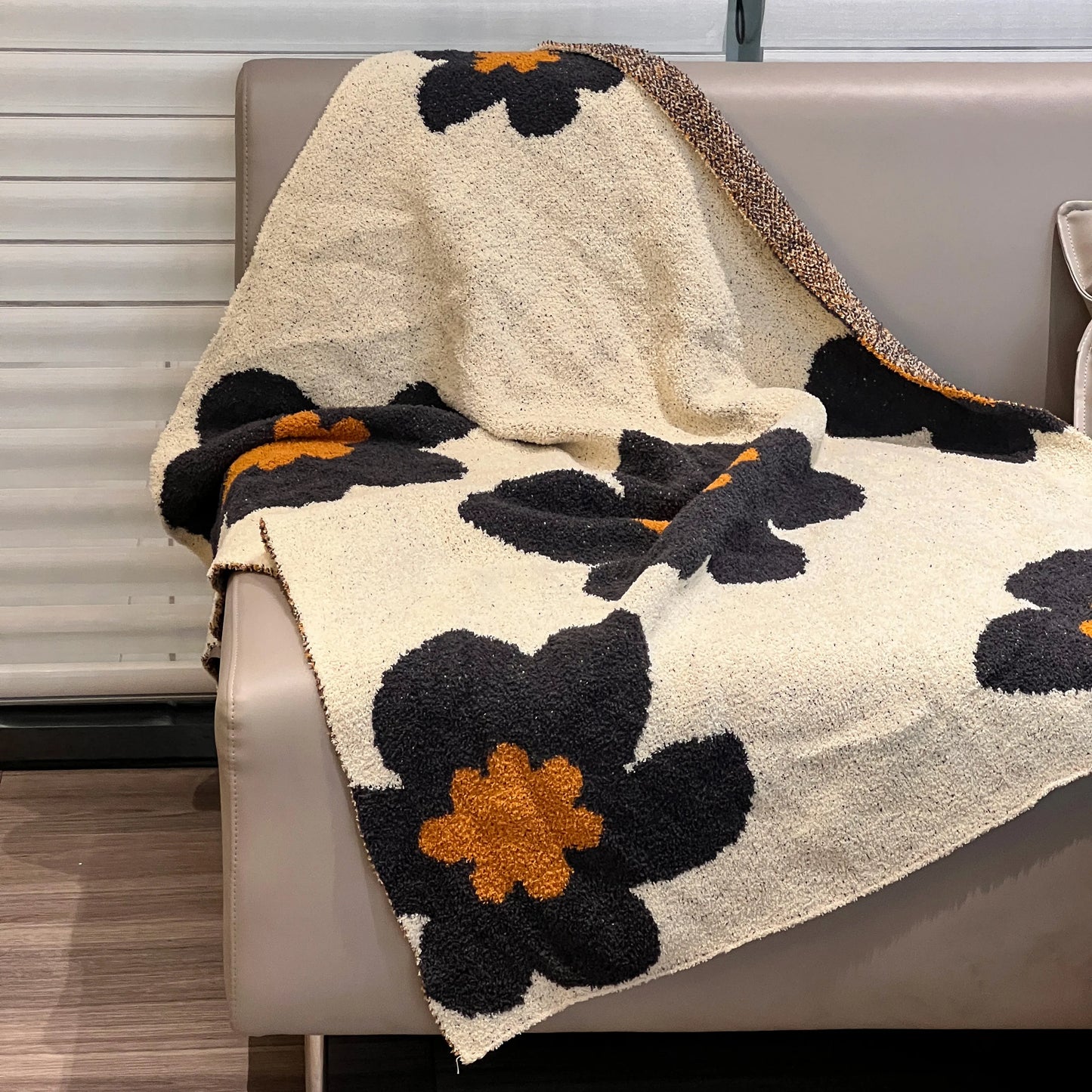 Little Summer Blanket – Handmade Sherpa Throw for Cats & Dogs
