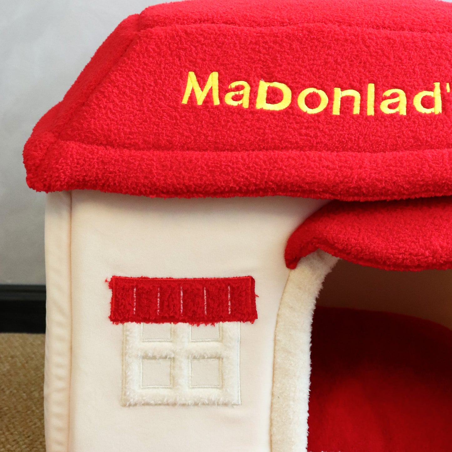 Cat House Bed – Cozy McDonald’s Style