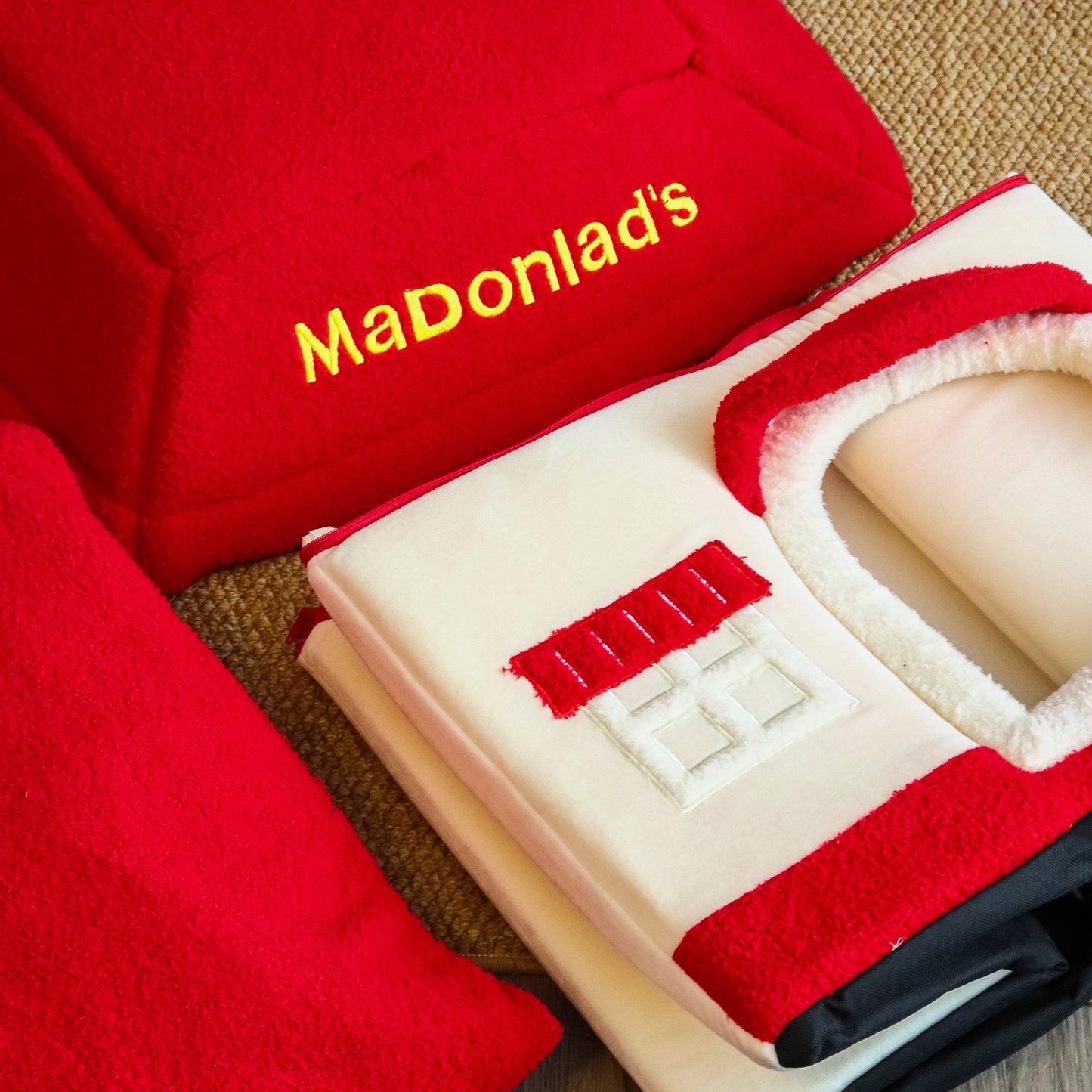 Cat House Bed – Cozy McDonald’s Style