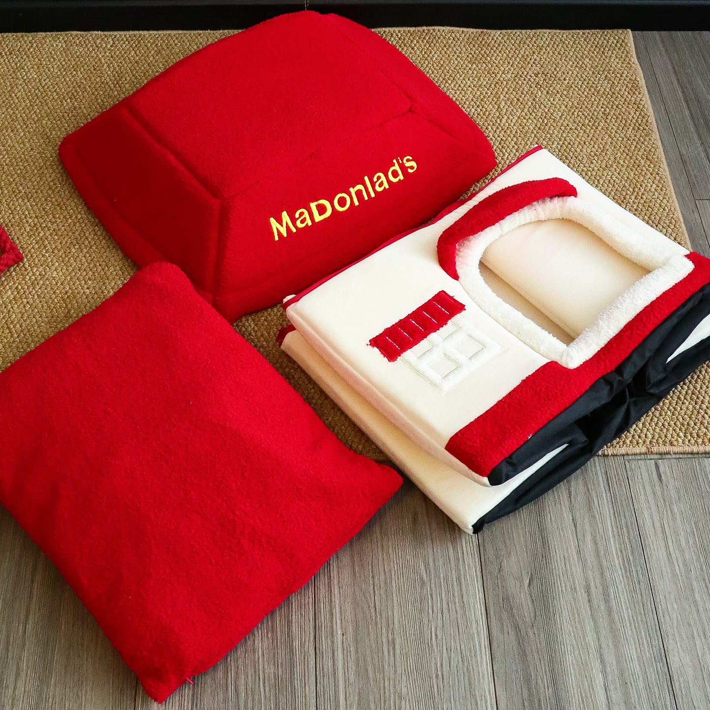 Cat House Bed – Cozy McDonald’s Style