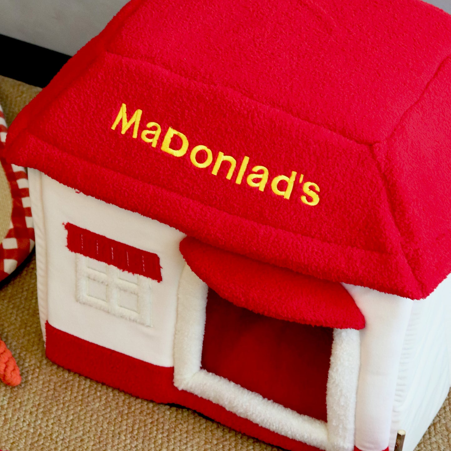 Cat House Bed – Cozy McDonald’s Style